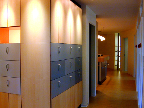 gang mit wandschrank